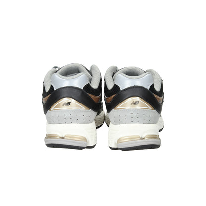 NEW BALANCE  - U M 2002 RPO Sneakers