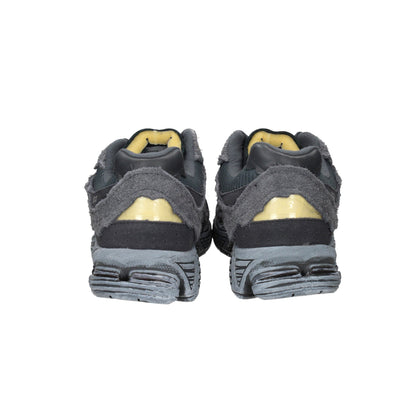 NEW BALANCE  - U M 2002 RDB Sneakers