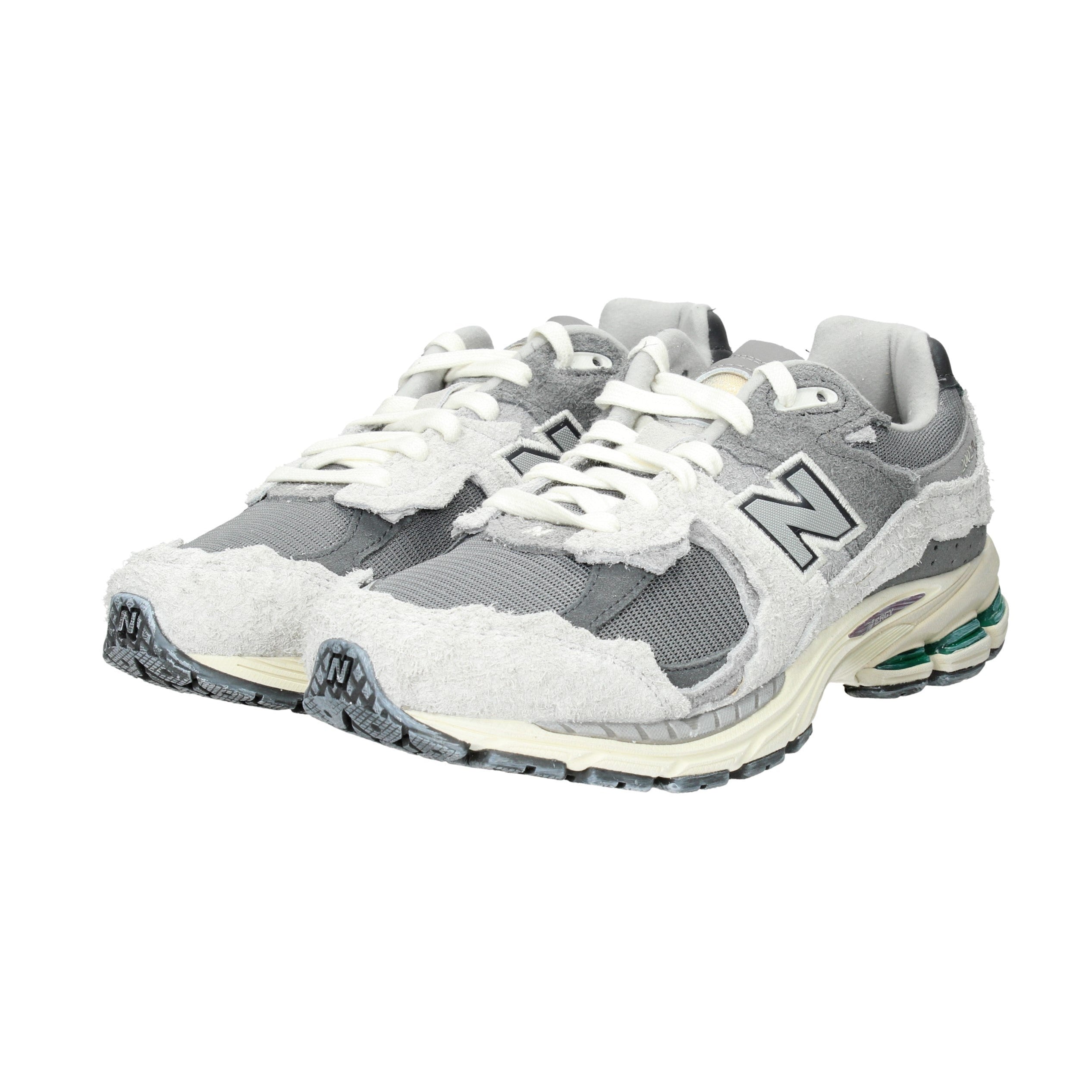 NEW BALANCE  - U M 2002 RDA Sneakers
